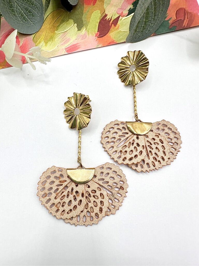 bijoux-femme-bohème-moderne-créateur-tendance-girly-artisan-féminin-pendentif-boucles d'oreilles-collier-bracelet