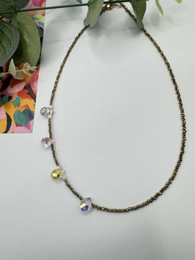 bijoux-femme-bohème-moderne-créateur-tendance-girly-artisan-féminin-pendentif-boucles d'oreilles-collier-bracelet