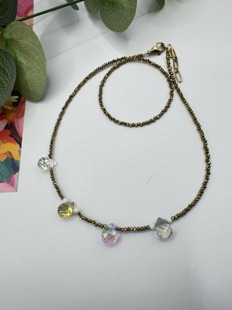 bijoux-femme-bohème-moderne-créateur-tendance-girly-artisan-féminin-pendentif-boucles d'oreilles-collier-bracelet